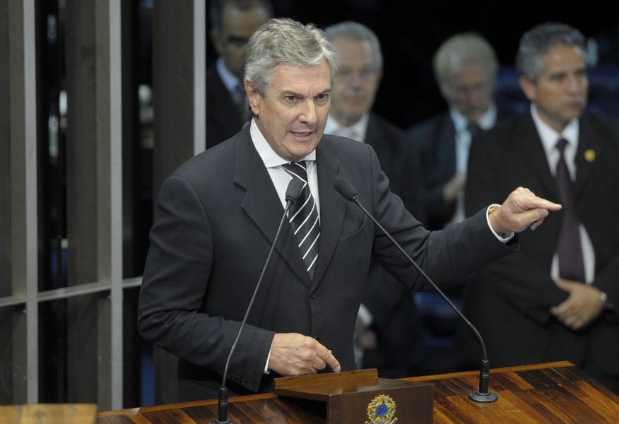 O senador Fernando Collor de Mello (PTC) foi aclamado presidente da Comissão de Relações Exteriores e Defesa Nacional do Senado (CRE) para o biênio 2017-18; ele já presidiu a mesma comissão em 2012; chapa eleita tem o senador Jorge Viana (PT-AC) como vice-presidente (Foto: Voney Malta) O senador Fernando Collor de Mello (PTC) foi aclamado presidente da Comissão de Relações Exteriores e Defesa Nacional do Senado (CRE) para o biênio 2017-18; ele já presidiu a mesma comissão em 2012; chapa eleita tem o senador Jorge Viana (PT-AC) como vice-presidente