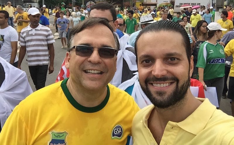 Sandro Mabel tem empresa no mesmo prédio onde está instalada a Stargate, de José Yunes, o "irmão" de Temer. Que dividia sala com Mabel quando estava no governo (Foto: Renato Rovai) Sandro Mabel tem empresa no mesmo prédio onde está instalada a Stargate, de José Yunes, o "irmão" de Temer. Que dividia sala com Mabel quando estava no governo