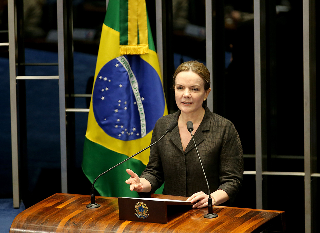 Brasília - A senadora Gleisi Hoffmann discursa no Plenário do Senado durante sessão não deliberativa (Wilson Dias/Agência Brasil) (Foto: Charles Nisz) Brasília - A senadora Gleisi Hoffmann discursa no Plenário do Senado durante sessão não deliberativa (Wilson Dias/Agência Brasil)