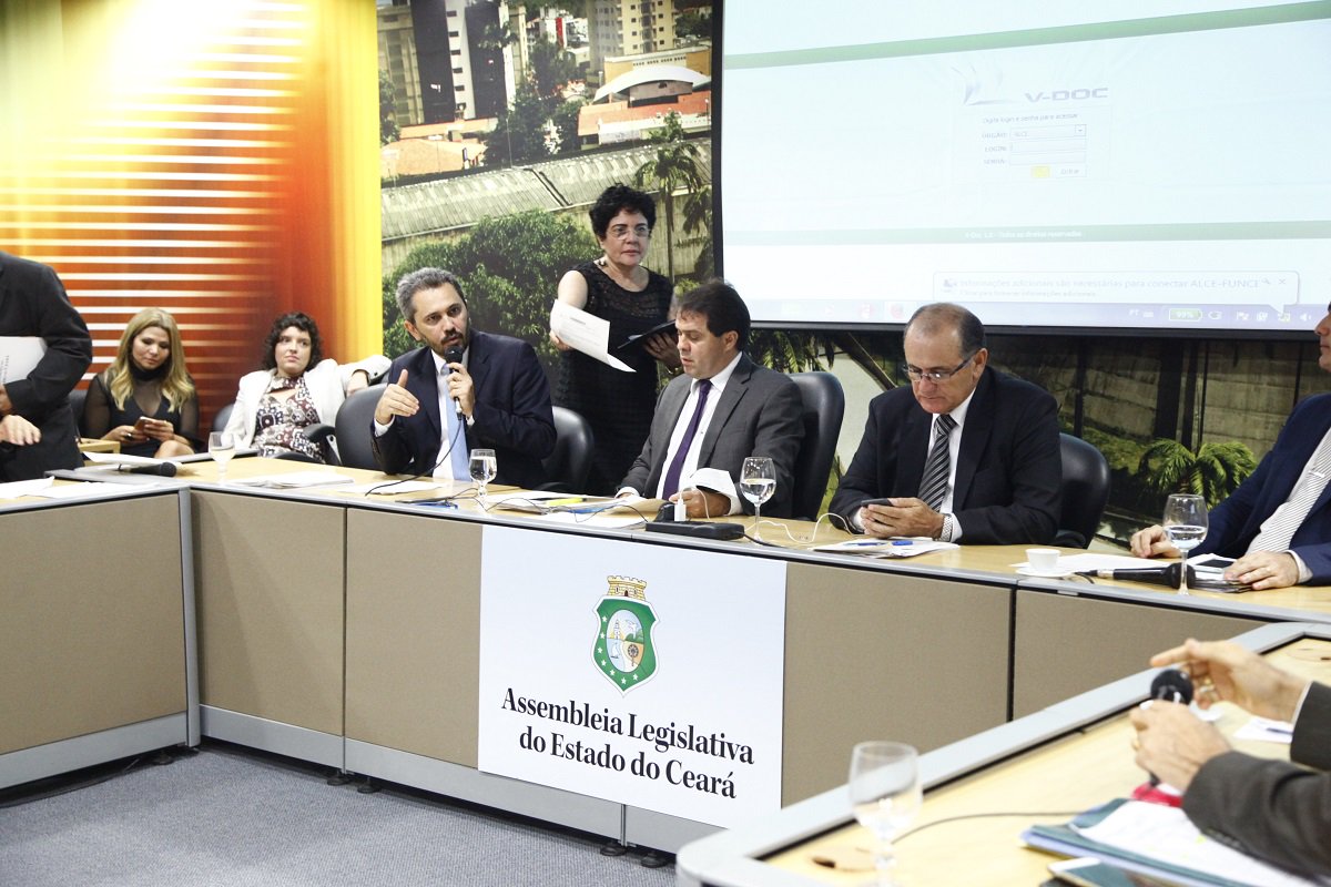 A audiência pública que acontece hoje (14), a partir das 15 horas, na Assembleia Legislativa, foi requerida pelo Sindicato dos Servidores do Poder Judiciário do Estado do Ceará. e apresentado na Comissão de Trabalho, Administração e Serviço Público pelo deputado Elmano de Freitas (PT) (Foto: Fatima 247) A audiência pública que acontece hoje (14), a partir das 15 horas, na Assembleia Legislativa, foi requerida pelo Sindicato dos Servidores do Poder Judiciário do Estado do Ceará. e apresentado na Comissão de Trabalho, Administração e Serviço Público pelo deputado Elmano de Freitas (PT)