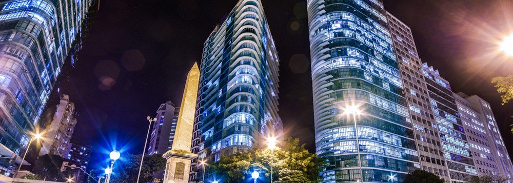 Empreendedores mineiros terão um novo espaço de trabalho e desenvolvimento de projetos a partir da próxima quarta-feira (16); uma cerimônia com a presença de autoridades e empreendedores do estado dará o pontapé inicial às atividades do P7 Criativo, em Belo Horizonte, na Avenida Afonso Pena, nº 4.000, 5º andar; a inauguração marca a criação da primeira agência de desenvolvimento da indústria criativa de Minas e integra um projeto estruturador, que, segundo o governo, promoverá a restauração dos 25 andares do Edifício Bemge, na Praça Sete, para a implantação da sede definitiva do P7, na segunda fase do projeto, até o fim de 2018; o investimento será de R$ 1 milhão (Foto: Leonardo Lucena) Empreendedores mineiros terão um novo espaço de trabalho e desenvolvimento de projetos a partir da próxima quarta-feira (16); uma cerimônia com a presença de autoridades e empreendedores do estado dará o pontapé inicial às atividades do P7 Criativo, em Belo Horizonte, na Avenida Afonso Pena, nº 4.000, 5º andar; a inauguração marca a criação da primeira agência de desenvolvimento da indústria criativa de Minas e integra um projeto estruturador, que, segundo o governo, promoverá a restauração dos 25 andares do Edifício Bemge, na Praça Sete, para a implantação da sede definitiva do P7, na segunda fase do projeto, até o fim de 2018; o investimento será de R$ 1 milhão
