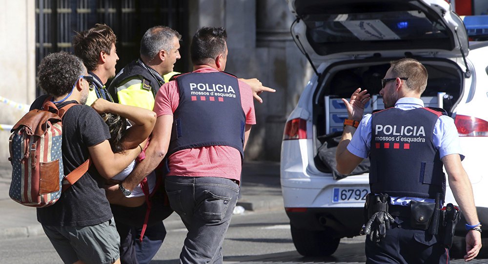 O grupo jihadista Estado Islâmico (EI) assumiu a autoria do atentado terrorista ocorrido hoje (17) em Barcelona, na Espanha, que causou a morte de 13 pessoas e deixou mais de 80 feridos, informou a agência de notícias Amaq, ligada aos extremistas; em um breve comunicado, cuja autenticidade não pôde ser verificada, o EI disse pela rede de serviços de mensagens Telegram que "uma fonte de segurança afirmou à Amaq que os autores do ataque de Barcelona são soldados do Estado Islâmico" (Foto: Aquiles Lins) O grupo jihadista Estado Islâmico (EI) assumiu a autoria do atentado terrorista ocorrido hoje (17) em Barcelona, na Espanha, que causou a morte de 13 pessoas e deixou mais de 80 feridos, informou a agência de notícias Amaq, ligada aos extremistas; em um breve comunicado, cuja autenticidade não pôde ser verificada, o EI disse pela rede de serviços de mensagens Telegram que "uma fonte de segurança afirmou à Amaq que os autores do ataque de Barcelona são soldados do Estado Islâmico"
