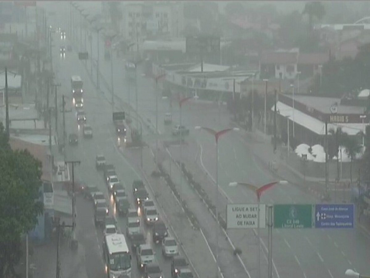 Fortaleza registrou o maior índice pluviométrico, com 110 mm, a maior chuva deste ano. A Defesa Civil de Fortaleza está acompanhando os pontos de alagamento para evitar maiores transtornos. Até momento não foram registrados casos de inundação de moradias nas áreas de risco. A Funceme prevê, ao longo do dia, céu entre nublado e parcialmente nublado com chuvas em todas as regiões cearenses (Foto: Fatima 247) Fortaleza registrou o maior índice pluviométrico, com 110 mm, a maior chuva deste ano. A Defesa Civil de Fortaleza está acompanhando os pontos de alagamento para evitar maiores transtornos. Até momento não foram registrados casos de inundação de moradias nas áreas de risco. A Funceme prevê, ao longo do dia, céu entre nublado e parcialmente nublado com chuvas em todas as regiões cearenses