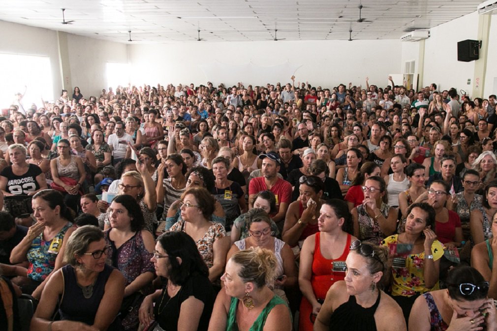 03/03/2017 - PORTO ALEGRE, RS - Assembleia e caminhado dos professores da rede municipal contra decisões arbitrárias da Prefeitura. Foto: Maia Rubim/Sul21 (Foto: Leonardo Attuch) 03/03/2017 - PORTO ALEGRE, RS - Assembleia e caminhado dos professores da rede municipal contra decisões arbitrárias da Prefeitura. Foto: Maia Rubim/Sul21