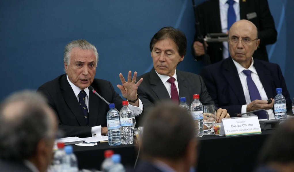 O Tesouro Nacional do governo Michel Temer anunciou nesta terça-feira 7 a reabertura de emissão do título da dívida externa Global 2026; emissão será no mercado global e liderada pelos bancos Citibank, Bank of America Merrill Lynch e BNP Paribas; dívida pública federal encerrou o ano de 2016 em R$ 3,112 trilhões e a projeção é que termine 2017 chegando a R$ 3,65 trilhões (Foto: Aquiles Lins) O Tesouro Nacional do governo Michel Temer anunciou nesta terça-feira 7 a reabertura de emissão do título da dívida externa Global 2026; emissão será no mercado global e liderada pelos bancos Citibank, Bank of America Merrill Lynch e BNP Paribas; dívida pública federal encerrou o ano de 2016 em R$ 3,112 trilhões e a projeção é que termine 2017 chegando a R$ 3,65 trilhões