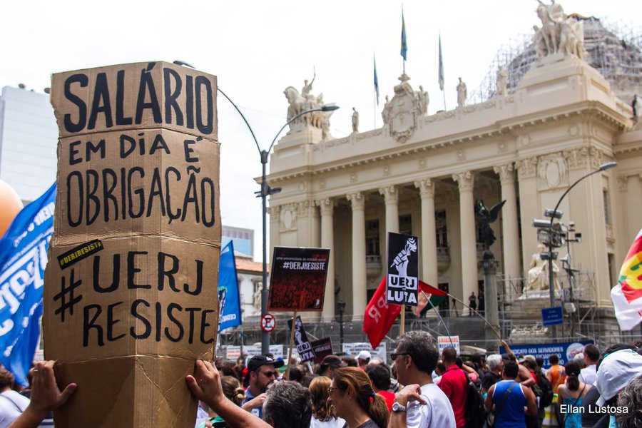 A recessão recorde de Michel Temer fiz com que a receita corrente líquida (RCL) dos Estados em 2016 retrocedesse cinco anos, voltando ao nível de 2011; no ano passado, as unidades da Federação tiveram receita conjunta de R$ 559,5 bilhões, pouco acima dos R$ 552,8 bilhões de 2011; em relação a 2015, houve queda de 3,5% na receita de 25 Estados que enviaram informações sobre o item à Secretaria do Tesouro Nacional; o declínio seria ainda maior, de 4,2%, se não tivessem recebido recursos da repatriação
(Foto: Giuliana Miranda) A recessão recorde de Michel Temer fiz com que a receita corrente líquida (RCL) dos Estados em 2016 retrocedesse cinco anos, voltando ao nível de 2011; no ano passado, as unidades da Federação tiveram receita conjunta de R$ 559,5 bilhões, pouco acima dos R$ 552,8 bilhões de 2011; em relação a 2015, houve queda de 3,5% na receita de 25 Estados que enviaram informações sobre o item à Secretaria do Tesouro Nacional; o declínio seria ainda maior, de 4,2%, se não tivessem recebido recursos da repatriação
