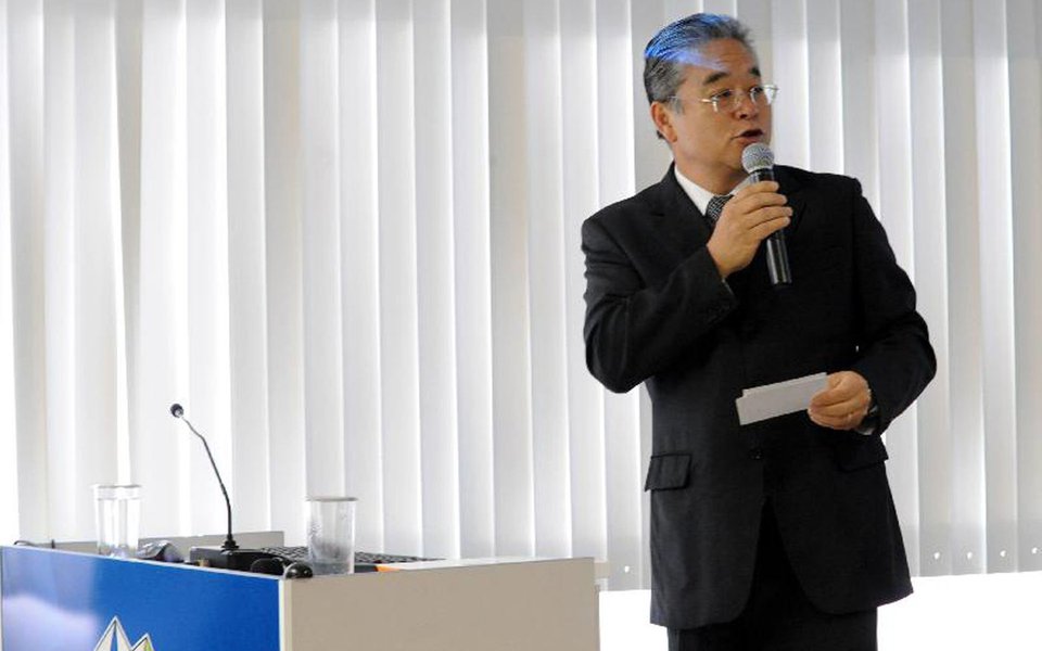 Defesa do presidente do Instituto Lula, Paulo Okamotto, afirmou nas alegações finais da ação sobre o custeio do acervo presidencial, que as provas apresentadas no processo não deixam dúvidas a "inexistência de qualquer lavagem de dinheiro quanto valor pago para a manutenção do acervo"; "O depoimento do ex-presidente Fernando Henrique Cardoso é esclarecedor quanto a necessidade de doação para acervos presidenciais. O representante da Granero e o próprio Léo Pinheiro atestam não haver qualquer crime quanto ao fato", diz o advogado de Okamotto, Fernando Augusto Fernandes, em petição ao juiz federal Sérgio Moro (Foto: Aquiles Lins) Defesa do presidente do Instituto Lula, Paulo Okamotto, afirmou nas alegações finais da ação sobre o custeio do acervo presidencial, que as provas apresentadas no processo não deixam dúvidas a "inexistência de qualquer lavagem de dinheiro quanto valor pago para a manutenção do acervo"; "O depoimento do ex-presidente Fernando Henrique Cardoso é esclarecedor quanto a necessidade de doação para acervos presidenciais. O representante da Granero e o próprio Léo Pinheiro atestam não haver qualquer crime quanto ao fato", diz o advogado de Okamotto, Fernando Augusto Fernandes, em petição ao juiz federal Sérgio Moro