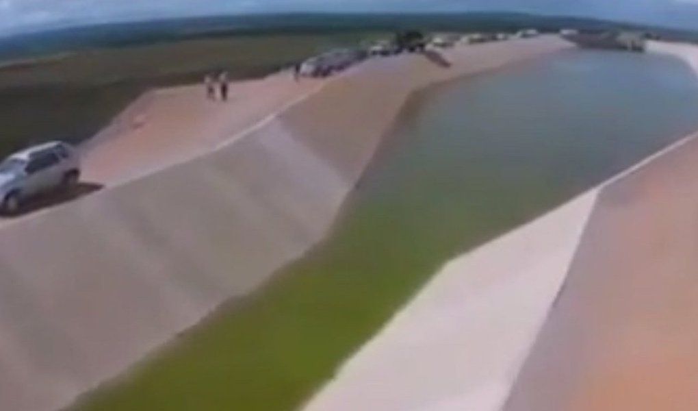 Vídeo fantástico reúne depoimentos de alguns dos principais algozes do ex-presidente Lula em que reconhecem o trabalho que o ex-presidente realizou em favor dos brasileiros menos favorecidos; entre as obras mais importantes está a transposição do rio São Francisco, tornada realidade nos governos Lula e Dilma; ex-presidente FHC, senador Aécio Neves, Michel Temer, até o deputado Jair Bolsonaro reconhecem: "Lula é um fenômeno"; assista (Foto: Aquiles Lins) Vídeo fantástico reúne depoimentos de alguns dos principais algozes do ex-presidente Lula em que reconhecem o trabalho que o ex-presidente realizou em favor dos brasileiros menos favorecidos; entre as obras mais importantes está a transposição do rio São Francisco, tornada realidade nos governos Lula e Dilma; ex-presidente FHC, senador Aécio Neves, Michel Temer, até o deputado Jair Bolsonaro reconhecem: "Lula é um fenômeno"; assista