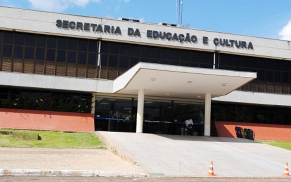 O juiz Roniclay Alves de Morais, da 1ª Vara da Fazenda e Registros Públicos de Palmas, negou a liminar requerida na ação popular proposta pelo vereador Junior Geo (PROS) que pedia a suspensão do Ato nº 886 - CT, publicado no Diário Oficial nº 1.835 de 11 de setembro de 2017; a Prefeitura de Palmas contratou servidores para a Secretaria Municipal de Educação por causa da greve deflagrada pelo sindicato da categoria e considerada ilegal pela Justiça (Foto: Leonardo Lucena) O juiz Roniclay Alves de Morais, da 1ª Vara da Fazenda e Registros Públicos de Palmas, negou a liminar requerida na ação popular proposta pelo vereador Junior Geo (PROS) que pedia a suspensão do Ato nº 886 - CT, publicado no Diário Oficial nº 1.835 de 11 de setembro de 2017; a Prefeitura de Palmas contratou servidores para a Secretaria Municipal de Educação por causa da greve deflagrada pelo sindicato da categoria e considerada ilegal pela Justiça