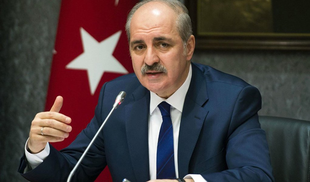 O vice-primeiro-ministro turco, Numan Kurtulmus, anunciou nesta segunda-feira 13 também o cancelamento de todos os voos diplomáticos da Holanda; as relações entre Holanda e Turquia se deterioraram drasticamente após as autoridades holandesas não terem permitido o ingresso no seu espaço aéreo da aeronave do ministro das Relações Exteriores da Turquia, Mevlut Cavusoglu, no último sábado 11 (Foto: Gisele Federicce) O vice-primeiro-ministro turco, Numan Kurtulmus, anunciou nesta segunda-feira 13 também o cancelamento de todos os voos diplomáticos da Holanda; as relações entre Holanda e Turquia se deterioraram drasticamente após as autoridades holandesas não terem permitido o ingresso no seu espaço aéreo da aeronave do ministro das Relações Exteriores da Turquia, Mevlut Cavusoglu, no último sábado 11