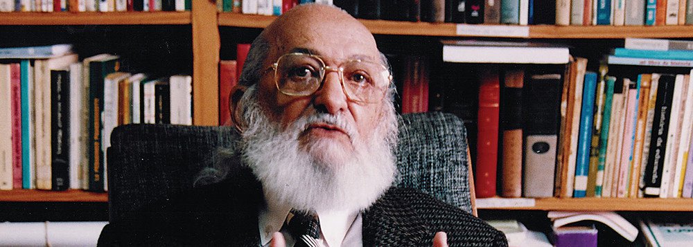 A Elite brasileira tem sérios problemas em aceitar, ou mesmo assimilar, certos conceitos na área da Educação. E se sente tranquila e segura para proclamar as maiores tolices, ditas com ares doutorais. Sem perceber, sequer desconfiar, as asneiras que está dizendo, mesmo quando involucradas em falso conteúdo ideológico (Foto: Geniberto Paiva Campos) A Elite brasileira tem sérios problemas em aceitar, ou mesmo assimilar, certos conceitos na área da Educação. E se sente tranquila e segura para proclamar as maiores tolices, ditas com ares doutorais. Sem perceber, sequer desconfiar, as asneiras que está dizendo, mesmo quando involucradas em falso conteúdo ideológico