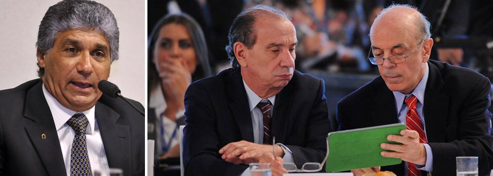 Acusado de receber R$ 100 milhões em propinas, o ex-diretor da Dersa Paulo Vieira de Souza, conhecido como Paulo Preto e tido como operador do PSDB, teria dito a um amigo que "tudo o que acontecia no Dersa era de conhecimento do Serra e do Aloysio"; informação é do colunista Mauricio Lima; preso desde agosto do ano passado em Curitiba pela Operação Lava Jato, o doleiro Adir Assad propôs acordo de delação premiada em que detalha como teria sido o repasse de R$ 100 milhões a Paulo Preto entre 2007 e 2010, época em que o estado de São Paulo era governado por José Serra (PSDB); segundo Assad, o ex-diretor da Dersa centralizava os repasses das empreiteiras responsáveis por obras na estatal do governo paulista (Foto: Aquiles Lins) Acusado de receber R$ 100 milhões em propinas, o ex-diretor da Dersa Paulo Vieira de Souza, conhecido como Paulo Preto e tido como operador do PSDB, teria dito a um amigo que "tudo o que acontecia no Dersa era de conhecimento do Serra e do Aloysio"; informação é do colunista Mauricio Lima; preso desde agosto do ano passado em Curitiba pela Operação Lava Jato, o doleiro Adir Assad propôs acordo de delação premiada em que detalha como teria sido o repasse de R$ 100 milhões a Paulo Preto entre 2007 e 2010, época em que o estado de São Paulo era governado por José Serra (PSDB); segundo Assad, o ex-diretor da Dersa centralizava os repasses das empreiteiras responsáveis por obras na estatal do governo paulista