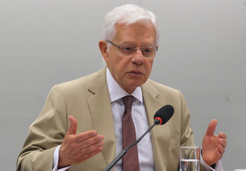 Ministro da Secretaria-Geral da Presidência, Moreira Franco, disse que se não fosse a "espetacularização" criada em torno da delação da JBS e a crise política decorrente do caso, a reforma da Previdência já teria sido votada pelo Congresso Nacional e os ganhos econômicos para o país teriam sido imensos; "A reforma da Previdência, se não tivesse havido toda essa espetacularização, já poderia ter sido votada. Estaria tudo muito bem", afirmou. (Foto: Paulo Emílio) Ministro da Secretaria-Geral da Presidência, Moreira Franco, disse que se não fosse a "espetacularização" criada em torno da delação da JBS e a crise política decorrente do caso, a reforma da Previdência já teria sido votada pelo Congresso Nacional e os ganhos econômicos para o país teriam sido imensos; "A reforma da Previdência, se não tivesse havido toda essa espetacularização, já poderia ter sido votada. Estaria tudo muito bem", afirmou.