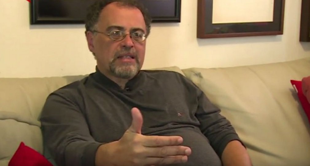 "Quando surgiu a oportunidade, a burguesia agiu em bloco para golpear a democracia. E não se verifica no seio da burguesia brasileira o menor sinal de arrependimento, a menor intenção de alterar o rumo do retrocesso em curso. Alguém ousaria, nesse cenário, profetizar a reconstituição da “frente neodesenvolvimentista”? Difícil. “Queremos o nosso país de volta”, gritavam, nas ruas. Agora o têm, espero que não por muito tempo. Dessa gente, nada de bom se pode esperar", analisa o professor Igor Fuser (Foto: José Barbacena) "Quando surgiu a oportunidade, a burguesia agiu em bloco para golpear a democracia. E não se verifica no seio da burguesia brasileira o menor sinal de arrependimento, a menor intenção de alterar o rumo do retrocesso em curso. Alguém ousaria, nesse cenário, profetizar a reconstituição da “frente neodesenvolvimentista”? Difícil. “Queremos o nosso país de volta”, gritavam, nas ruas. Agora o têm, espero que não por muito tempo. Dessa gente, nada de bom se pode esperar", analisa o professor Igor Fuser