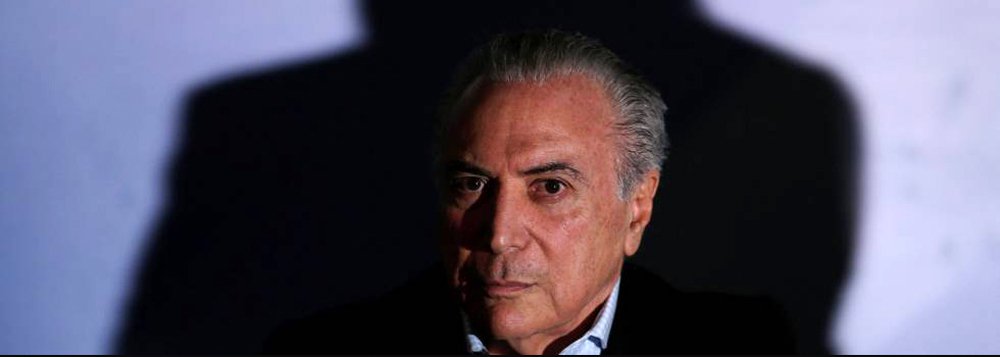 Michel Temer usou uma frase de D. Helder Câmara em seu discurso de sexta-feira 10 em Monteiro (PB), quando foi inaugurar um ponto de chegada das águas transpostas do São Francisco, obra dos governos Lula e Dilma; "Sou como cana na moenda: por mais que seja espremido, só consigo dar doçura", disse o peemedebista; para Tereza Cruvinel, na boca de Temer, a frase "foi um escárnio"; "Dele, os brasileiros só têm recebido medidas e decisões que tornam suas vidas mais amargas, num tempo que o golpe tornou sombrio e desolador"; a jornalista faz uma lista de 12 “doçuras” amargas de Temer; confira (Foto: Tereza Cruvinel) Michel Temer usou uma frase de D. Helder Câmara em seu discurso de sexta-feira 10 em Monteiro (PB), quando foi inaugurar um ponto de chegada das águas transpostas do São Francisco, obra dos governos Lula e Dilma; "Sou como cana na moenda: por mais que seja espremido, só consigo dar doçura", disse o peemedebista; para Tereza Cruvinel, na boca de Temer, a frase "foi um escárnio"; "Dele, os brasileiros só têm recebido medidas e decisões que tornam suas vidas mais amargas, num tempo que o golpe tornou sombrio e desolador"; a jornalista faz uma lista de 12 “doçuras” amargas de Temer; confira