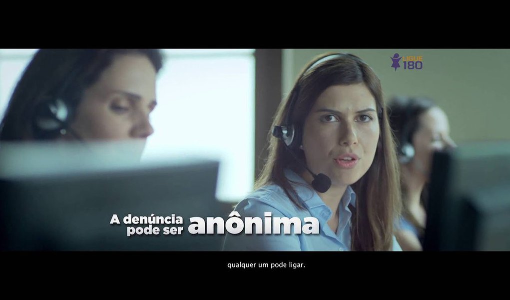 Nem sempre basta ligar para a Central de Atendimento a Mulher, o 180, chamar a polícia, ou ir a uma delegacia; a violência doméstica deixa marcas no corpo, memórias de dor e pode significar perda de patrimônio: a casa, os documentos e a conta no banco; para superar traumas e livrar-se do ciclo de agressão, existem os centros integrados de atendimento à mulher (Ciam); no Rio, estado pioneiro nesse atendimento, no entanto, esses espaços estão deixando de funcionar. Nos últimos meses, três das quatro unidades mantidas pelo estado fecharam as portas (Foto: Leonardo Lucena) Nem sempre basta ligar para a Central de Atendimento a Mulher, o 180, chamar a polícia, ou ir a uma delegacia; a violência doméstica deixa marcas no corpo, memórias de dor e pode significar perda de patrimônio: a casa, os documentos e a conta no banco; para superar traumas e livrar-se do ciclo de agressão, existem os centros integrados de atendimento à mulher (Ciam); no Rio, estado pioneiro nesse atendimento, no entanto, esses espaços estão deixando de funcionar. Nos últimos meses, três das quatro unidades mantidas pelo estado fecharam as portas