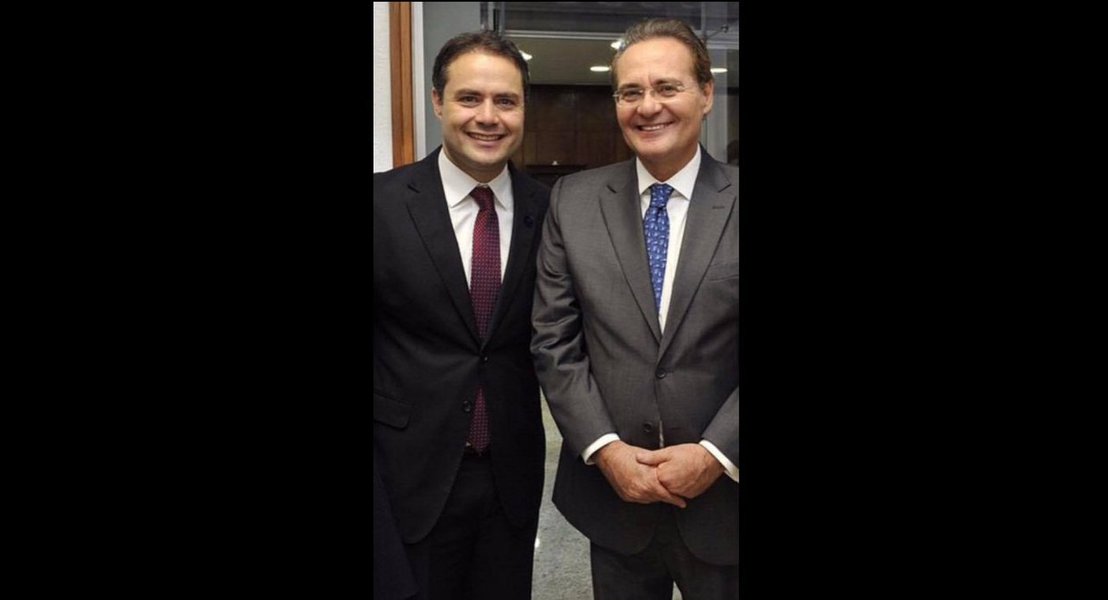 Uma reunião com deputados estaduais, comandada pelo senador Renan Calheiros (PMDB-AL), pode ser o início de um novo entendimento entre o governo Renan Filho (PMDB) e o Legislativo; parlamentares reclamavam de um suposto distanciamento com o governo; promessa é de mais apoio para garantir a reeleição da bancada e chapa própria para 2018 (Foto: Voney Malta) Uma reunião com deputados estaduais, comandada pelo senador Renan Calheiros (PMDB-AL), pode ser o início de um novo entendimento entre o governo Renan Filho (PMDB) e o Legislativo; parlamentares reclamavam de um suposto distanciamento com o governo; promessa é de mais apoio para garantir a reeleição da bancada e chapa própria para 2018