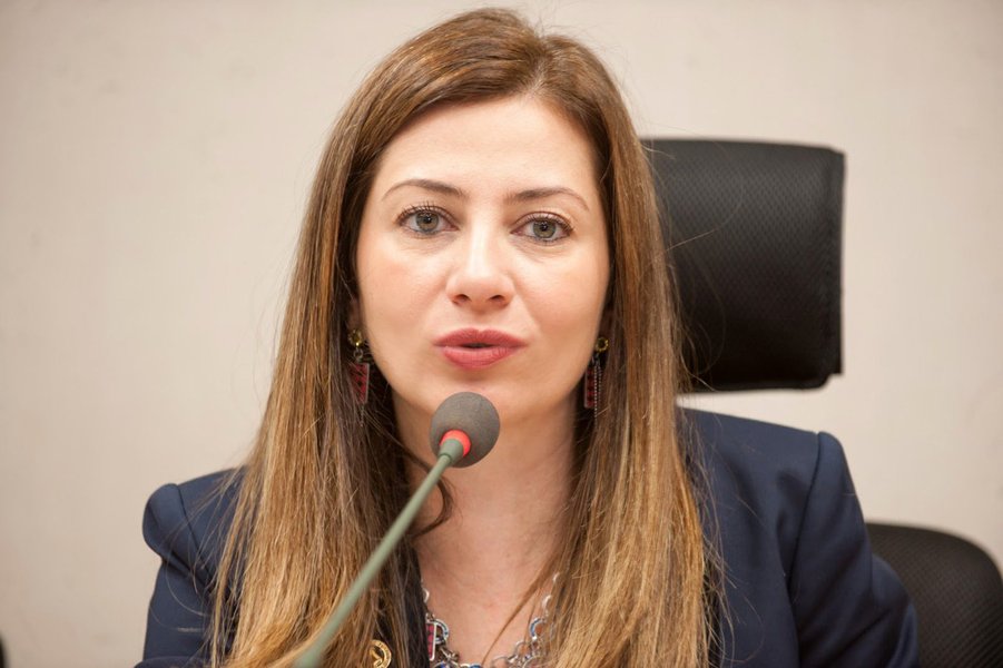 A Mesa diretora da Câmara Legislativa do Distrito Federal prorrogou por pelo menos mais uma semana a decisão sobre o processo da deputada Sandra Faraj (SD); segundo os deputados, os documentos do processo serão encaminhados ainda nesta segunda-feira (13) para a procuradoria da Casa; um distrital será escolhido como relator do processo (Foto: Leonardo Lucena) A Mesa diretora da Câmara Legislativa do Distrito Federal prorrogou por pelo menos mais uma semana a decisão sobre o processo da deputada Sandra Faraj (SD); segundo os deputados, os documentos do processo serão encaminhados ainda nesta segunda-feira (13) para a procuradoria da Casa; um distrital será escolhido como relator do processo