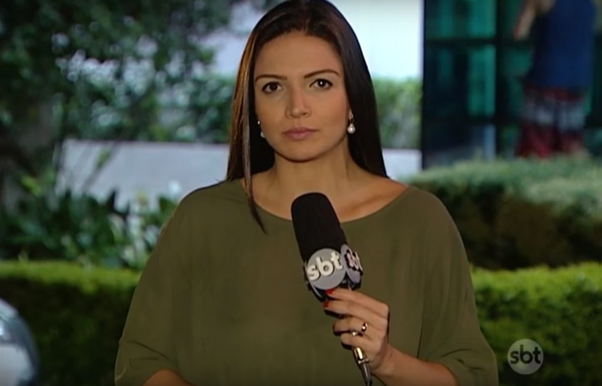 Após filmar uma abordagem policial violenta na zona norte de São Paulo, a repórter Thais Nunes, do SBT, foi detida pela PM e encaminhada para o 20o Distrito Policial; segundo relato postado por amigos nas redes sociais, a repórter foi presa por se recusar a entregar o aparelho com a filmagem; questionado, o 20o DP se recusou a informar o motivo da detenção da jornalista do SBT (Foto: Charles Nisz) Após filmar uma abordagem policial violenta na zona norte de São Paulo, a repórter Thais Nunes, do SBT, foi detida pela PM e encaminhada para o 20o Distrito Policial; segundo relato postado por amigos nas redes sociais, a repórter foi presa por se recusar a entregar o aparelho com a filmagem; questionado, o 20o DP se recusou a informar o motivo da detenção da jornalista do SBT