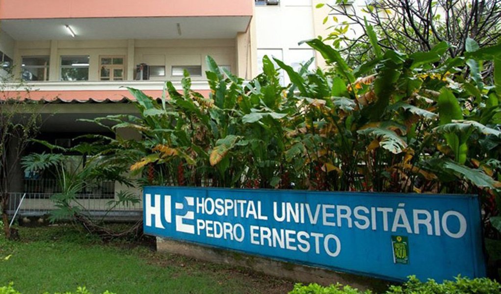 O Hospital Universitário Pedro Ernesto (Hupe), vinculado à Universidade do Estado do Rio de Janeiro (Uerj), voltou a fazer internações; o recebimento de pacientes estava suspenso desde janeiro por conta da crise orçamentária do estado, que provocou problemas nos repasses de verbas para a unidade e no pagamento de funcionários; de acordo com a assessoria de imprensa do Hupe, o hospital estava funcionando com apenas 70 leitos, que abrigavam pacientes já internados na unidade (Foto: Leonardo Lucena) O Hospital Universitário Pedro Ernesto (Hupe), vinculado à Universidade do Estado do Rio de Janeiro (Uerj), voltou a fazer internações; o recebimento de pacientes estava suspenso desde janeiro por conta da crise orçamentária do estado, que provocou problemas nos repasses de verbas para a unidade e no pagamento de funcionários; de acordo com a assessoria de imprensa do Hupe, o hospital estava funcionando com apenas 70 leitos, que abrigavam pacientes já internados na unidade