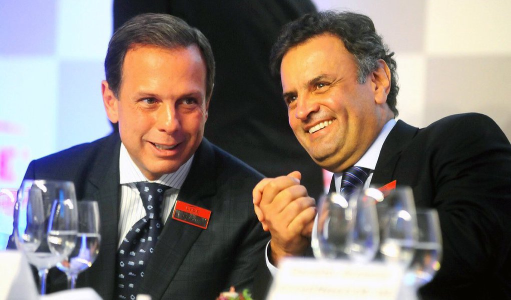 O que preocupa os tucanos mineiros, de modo especial, é a posição do senador Aécio Neves, sua maior estrela. Enquanto isso, João Dória vem fazendo pouco, mas aparecendo muito, o que não é surpresa desde que se sabe que ele é, sobretudo, um profissional de marketing (Foto: Carlos Lindenberg) O que preocupa os tucanos mineiros, de modo especial, é a posição do senador Aécio Neves, sua maior estrela. Enquanto isso, João Dória vem fazendo pouco, mas aparecendo muito, o que não é surpresa desde que se sabe que ele é, sobretudo, um profissional de marketing