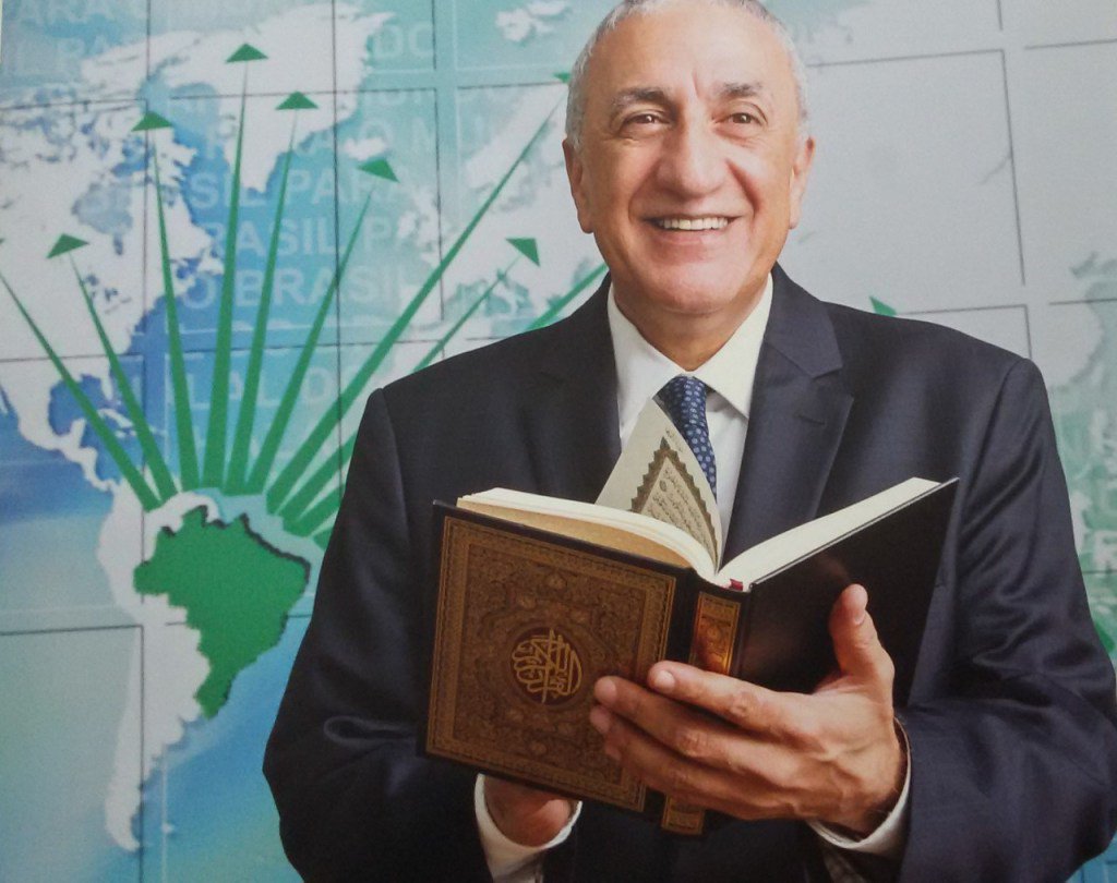 O Tocantins recebe a visita do empresário Mohamed Hussein El Zoghbi, diretor executivo da Central Islâmica Brasileira de Alimentos Halal (Cibal Halal), empresa de auditoria que certifica, por meio de análises laboratoriais e orientações de acordo com as leis islâmicas, a confiabilidade dos produtos brasileiros ao mercado islâmico; a visita é o primeiro passo para que o estado amplie sua relação comercial com países muçulmanos; o Tocantins tem entre os dez maiores destinos de suas vendas para o exterior em 2017 países como Arábia Saudita, Emirados Árabes Unidos e Líbano (Foto: Leonardo Lucena) O Tocantins recebe a visita do empresário Mohamed Hussein El Zoghbi, diretor executivo da Central Islâmica Brasileira de Alimentos Halal (Cibal Halal), empresa de auditoria que certifica, por meio de análises laboratoriais e orientações de acordo com as leis islâmicas, a confiabilidade dos produtos brasileiros ao mercado islâmico; a visita é o primeiro passo para que o estado amplie sua relação comercial com países muçulmanos; o Tocantins tem entre os dez maiores destinos de suas vendas para o exterior em 2017 países como Arábia Saudita, Emirados Árabes Unidos e Líbano