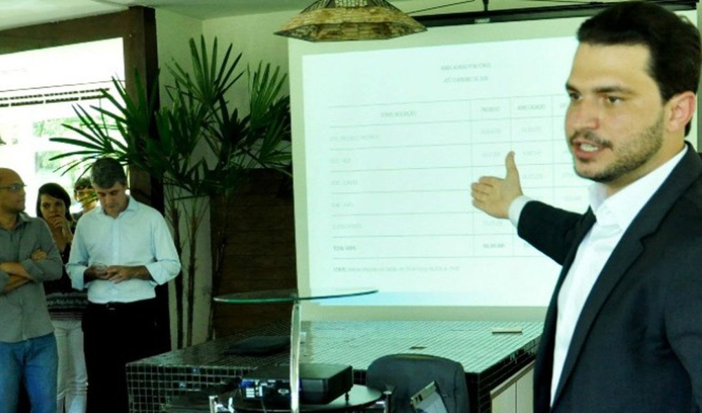 A Câmara de Palmas deve receber dois Projetos de Lei do Executivo para ajustar as despesas com pessoal; a prefeitura quer implantar os programas de Aposentadoria Incentivada (PAI) e Desligamento Voluntário (PDV); a proposta de adesão ao PAI, por exemplo, prevê indenização de 100%, calculado sobre o vencimento base do servidor aderente, multiplicado pelo número de anos de serviços efetivamente prestados até o limite máximo de R$ 120 mil; estima-se que serão economizados mais de R$ 25 milhões anualmente (Foto: Leonardo Lucena) A Câmara de Palmas deve receber dois Projetos de Lei do Executivo para ajustar as despesas com pessoal; a prefeitura quer implantar os programas de Aposentadoria Incentivada (PAI) e Desligamento Voluntário (PDV); a proposta de adesão ao PAI, por exemplo, prevê indenização de 100%, calculado sobre o vencimento base do servidor aderente, multiplicado pelo número de anos de serviços efetivamente prestados até o limite máximo de R$ 120 mil; estima-se que serão economizados mais de R$ 25 milhões anualmente