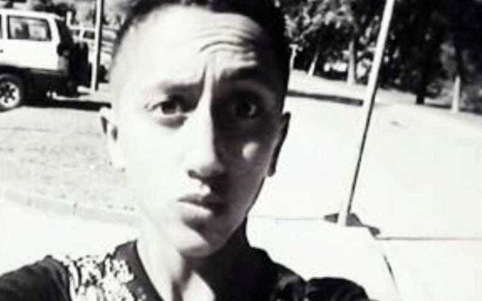 Moussa Oukabir tinha até ontem um perfil aberto no Facebook, que depois foi fechado pela rede social, no qual afirmava que nasceu em Ibiza, vivia em Ripoll (Girona), estudava na Universidade de Barcelona e trabalhava para a Coca-Cola. Essas informações, no entanto, com exceção de seu local de residência, podem ter sido inventadas; de acordo com o perfil no Facebook, Moussa esteve recentemente em Barcelona, Ibiza e Yecla (Murcia), e também no Brasil (Foto: Leonardo Attuch) Moussa Oukabir tinha até ontem um perfil aberto no Facebook, que depois foi fechado pela rede social, no qual afirmava que nasceu em Ibiza, vivia em Ripoll (Girona), estudava na Universidade de Barcelona e trabalhava para a Coca-Cola. Essas informações, no entanto, com exceção de seu local de residência, podem ter sido inventadas; de acordo com o perfil no Facebook, Moussa esteve recentemente em Barcelona, Ibiza e Yecla (Murcia), e também no Brasil
