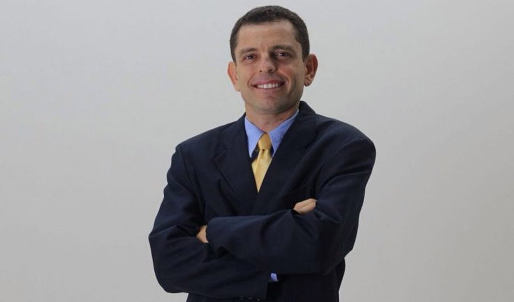 Diretório do PSDB de Paraíso realizará neste sábado, 18, a partir da 19 horas, na Câmara de Vereadores da cidade, uma convenção partidária. No encontro, além de agregar novos filiados à legenda, também será eleita a Comissão Executiva Municipal e seus suplentes e ainda o membro efetivo e suplente do Conselho Fiscal; presidente da Comissão Municipal do partido, o vereador Whisllan Maciel (PSDB), enfatiza que é importante a criação do diretório, porque ele dá autonomia e poder de decisão aos membros. "Nós esperamos que o diretório do PSDB, em Paraíso, seja relevante quanto aos anseios da nossa sociedade. Esperamos que a legenda tenha representatividade e credibilidade perante as pessoas", mencionou Whisllan (Foto: Aquiles Lins) Diretório do PSDB de Paraíso realizará neste sábado, 18, a partir da 19 horas, na Câmara de Vereadores da cidade, uma convenção partidária. No encontro, além de agregar novos filiados à legenda, também será eleita a Comissão Executiva Municipal e seus suplentes e ainda o membro efetivo e suplente do Conselho Fiscal; presidente da Comissão Municipal do partido, o vereador Whisllan Maciel (PSDB), enfatiza que é importante a criação do diretório, porque ele dá autonomia e poder de decisão aos membros. "Nós esperamos que o diretório do PSDB, em Paraíso, seja relevante quanto aos anseios da nossa sociedade. Esperamos que a legenda tenha representatividade e credibilidade perante as pessoas", mencionou Whisllan