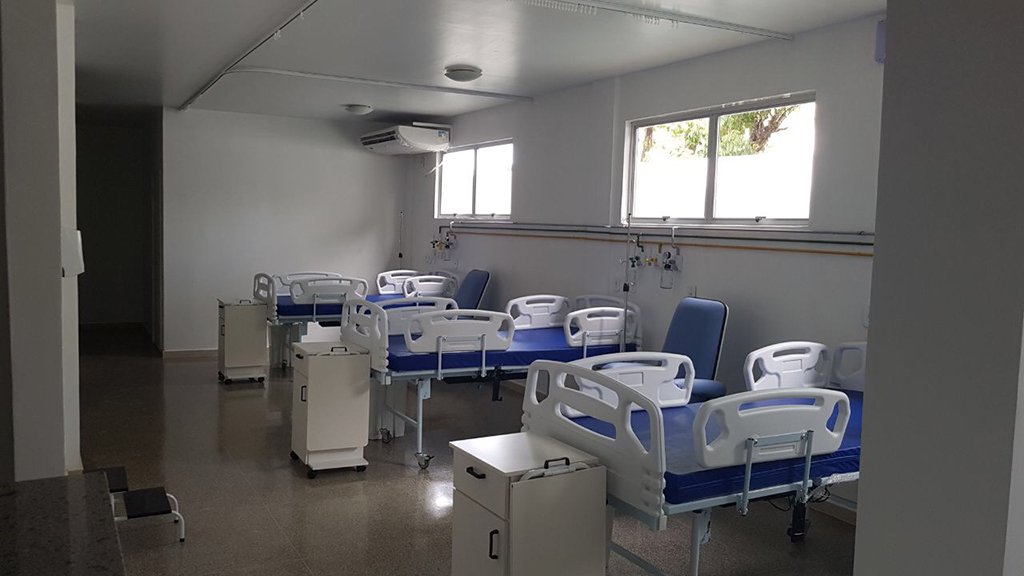 A ampliação dos leitos de internação na rede estadual de saúde, iniciada em 2015, até julho deste ano, já garantiu a oferta na rede de atendimento de 502 novos leitos; até o final do ano, mais 393 novos leitos estarão à disposição da população maranhense; com a execução da política de saúde na expansão da rede, o cidadão contará, no total, até 2018, com a criação de 1.499 leitos de internação em várias regiões do estado (Foto: Leonardo Lucena) A ampliação dos leitos de internação na rede estadual de saúde, iniciada em 2015, até julho deste ano, já garantiu a oferta na rede de atendimento de 502 novos leitos; até o final do ano, mais 393 novos leitos estarão à disposição da população maranhense; com a execução da política de saúde na expansão da rede, o cidadão contará, no total, até 2018, com a criação de 1.499 leitos de internação em várias regiões do estado
