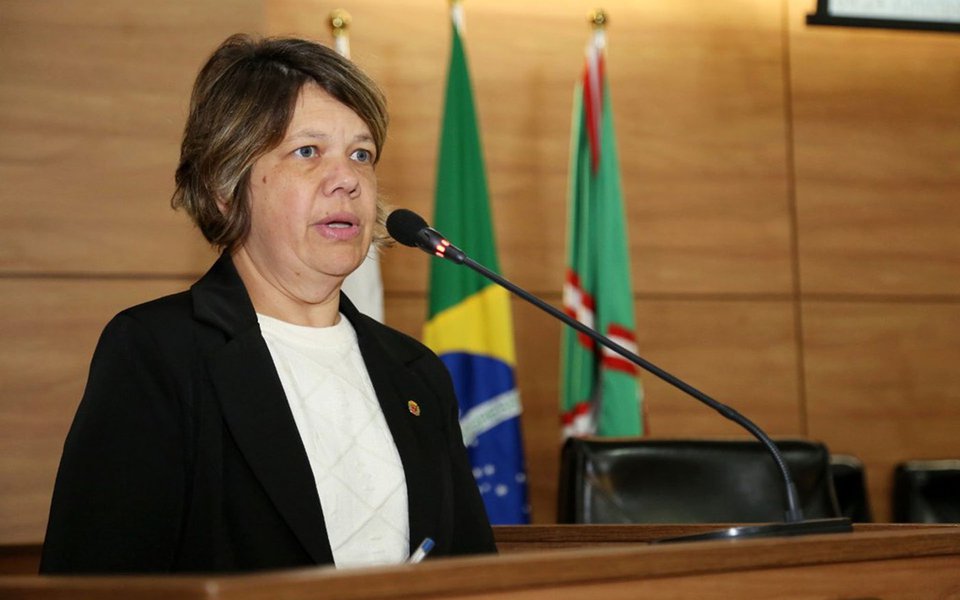 Foi encaminhada nesta segunda-feira (21) para a Corregedoria da Câmara Municipal de Curitiba a denúncia contra a vereadora Kátia Dittrich (SD), conhecida como Kátia dos Animais de Rua; de acordo com a Casa, há elementos que podem levar à cassação da parlamentar; Kátia foi acusada de exigir parte dos salários de seis ex-funcionários comissionados, para não serem exonerados (Foto: Leonardo Lucena) Foi encaminhada nesta segunda-feira (21) para a Corregedoria da Câmara Municipal de Curitiba a denúncia contra a vereadora Kátia Dittrich (SD), conhecida como Kátia dos Animais de Rua; de acordo com a Casa, há elementos que podem levar à cassação da parlamentar; Kátia foi acusada de exigir parte dos salários de seis ex-funcionários comissionados, para não serem exonerados