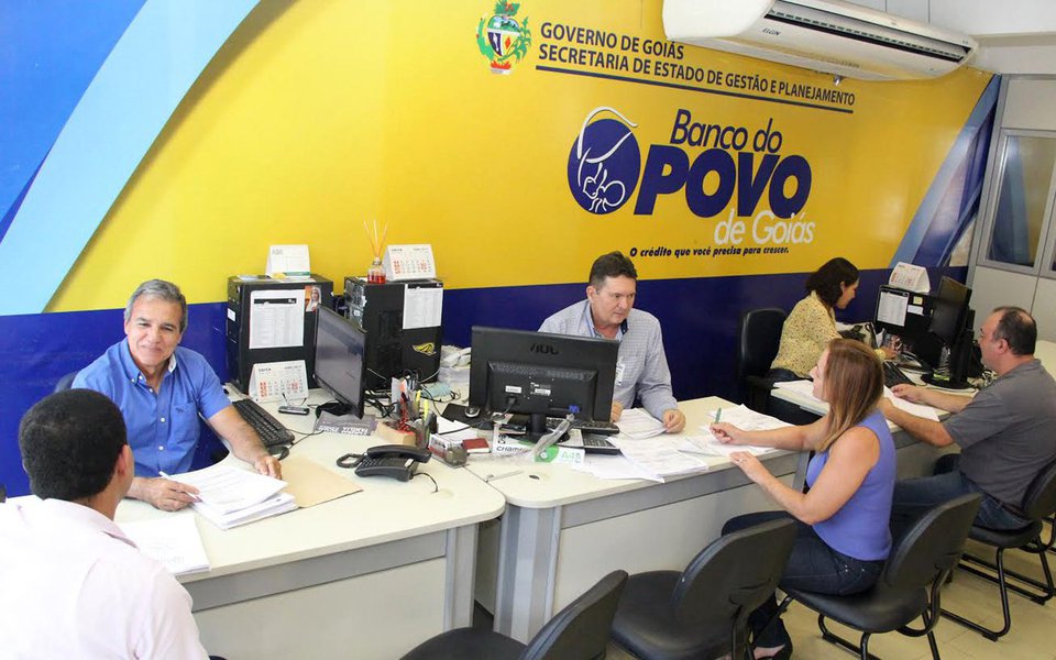 O governo de Goiás informou que, atualmente, 205 municípios já oferecem as linhas de crédito facilitadas do Banco do Povo para sua população, contemplando o desenvolvimento socioeconômico do estado; mas o objetivo é condicionar unidades em todas as 246 cidades (Foto: Leonardo Lucena) O governo de Goiás informou que, atualmente, 205 municípios já oferecem as linhas de crédito facilitadas do Banco do Povo para sua população, contemplando o desenvolvimento socioeconômico do estado; mas o objetivo é condicionar unidades em todas as 246 cidades
