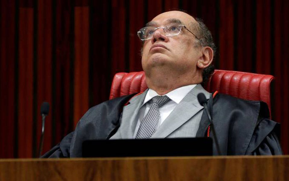 Em artigo no site Justificando, Alexandre Ginzel, bacharel em Direito, acredita que, ao decidir pela absolvição da chapa Dilma-Temer no TSE, mesmo que tendo sido acompanhado por "dois comparsas", Gilmar Mendes decidiu também "pela morte da democracia na República" (Foto: Gisele Federicce) Em artigo no site Justificando, Alexandre Ginzel, bacharel em Direito, acredita que, ao decidir pela absolvição da chapa Dilma-Temer no TSE, mesmo que tendo sido acompanhado por "dois comparsas", Gilmar Mendes decidiu também "pela morte da democracia na República"