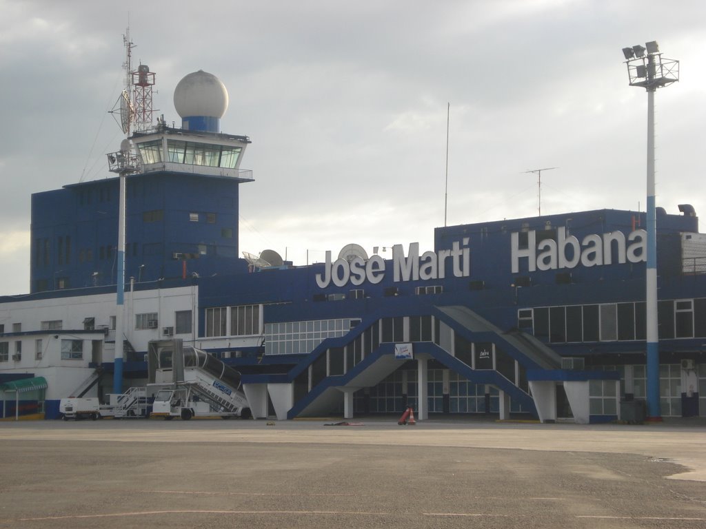 O aeroporto internacional José Martí, em Havana, retomou nesta terça-feira suas operações após permanecer três dias fechado por causa do furacão Irma, que atingiu a capital de Cuba no último sábado, provocando inundações, deixando mortos e prejudicando seriamente o fornecimento elétrico na ilha (Foto: Romulo Faro) O aeroporto internacional José Martí, em Havana, retomou nesta terça-feira suas operações após permanecer três dias fechado por causa do furacão Irma, que atingiu a capital de Cuba no último sábado, provocando inundações, deixando mortos e prejudicando seriamente o fornecimento elétrico na ilha