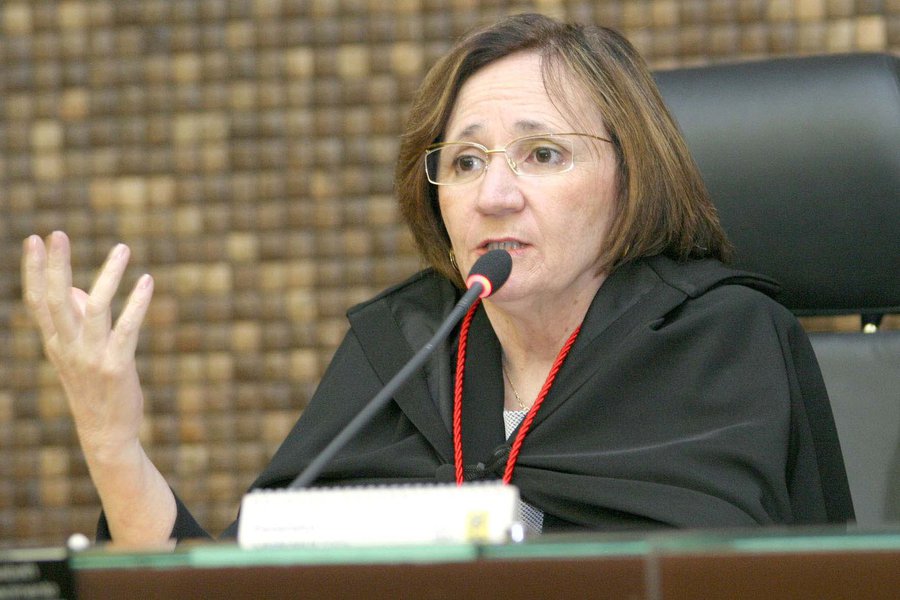A desembargadora do Tribunal de Justiça de Alagoas Elisabeth Carvalho afirmou que, apesar dos avanços obtidos nos últimos anos, ainda faltam políticas públicas voltadas para mulheres em Alagoas; para tentar atender parte da demanda, o Judiciário inaugurou a "Sala Lilás", onde vai funcionar a Coordenadoria Estadual da Mulher em Situação de Violência Doméstica e Familiar; iniciativa faz parte de um projeto nacional e tem como proposta atender vítimas de violência (Foto: Voney Malta) A desembargadora do Tribunal de Justiça de Alagoas Elisabeth Carvalho afirmou que, apesar dos avanços obtidos nos últimos anos, ainda faltam políticas públicas voltadas para mulheres em Alagoas; para tentar atender parte da demanda, o Judiciário inaugurou a "Sala Lilás", onde vai funcionar a Coordenadoria Estadual da Mulher em Situação de Violência Doméstica e Familiar; iniciativa faz parte de um projeto nacional e tem como proposta atender vítimas de violência