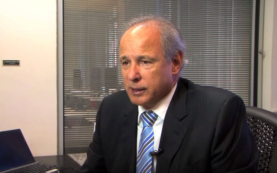 Investigados por corrupção na Lava Jato, executivos brasileiros teriam comprado imóveis em Portugal, após o início das investigações, com o objetivo de obter vistos permanentes de moradia no país, de acordo com reportagem publicada pelo jornal britânico The Guardian; entre eles estão Otávio Azevedo e Sérgio Andrade — respectivamente ex-presidente e um dos sócios do grupo Andrade Gutierrez — Pedro Novis, ex-presidente da Odebrecht, e Carlos Pires Oliveira Dias, vice-presidente do conselho administrativo do grupo Carmargo Correa; todos teriam adquirido imóveis em Portugal no ano de 2014, depois, portanto, do início da operação Lava-Jato (Foto: Giuliana Miranda) Investigados por corrupção na Lava Jato, executivos brasileiros teriam comprado imóveis em Portugal, após o início das investigações, com o objetivo de obter vistos permanentes de moradia no país, de acordo com reportagem publicada pelo jornal britânico The Guardian; entre eles estão Otávio Azevedo e Sérgio Andrade — respectivamente ex-presidente e um dos sócios do grupo Andrade Gutierrez — Pedro Novis, ex-presidente da Odebrecht, e Carlos Pires Oliveira Dias, vice-presidente do conselho administrativo do grupo Carmargo Correa; todos teriam adquirido imóveis em Portugal no ano de 2014, depois, portanto, do início da operação Lava-Jato