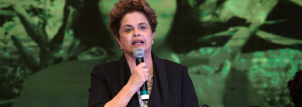 Durante discurso na abertura do 6º Congresso Nacional do PT, a presidente eleita Dilma Rousseff afirmou que as denúncias de corrupção contra Michel Temer já eram do conhecimento dos investigadores da Lava Jato; "Estamos assistindo a esse processo completamente descontrolado e ninguém pode dizer que não estava claro que o que foi gravado não era de conhecimento das instituições de investigação", afirmou Dilma, numa referência às delações da JBS (Foto: Aquiles Lins) Durante discurso na abertura do 6º Congresso Nacional do PT, a presidente eleita Dilma Rousseff afirmou que as denúncias de corrupção contra Michel Temer já eram do conhecimento dos investigadores da Lava Jato; "Estamos assistindo a esse processo completamente descontrolado e ninguém pode dizer que não estava claro que o que foi gravado não era de conhecimento das instituições de investigação", afirmou Dilma, numa referência às delações da JBS