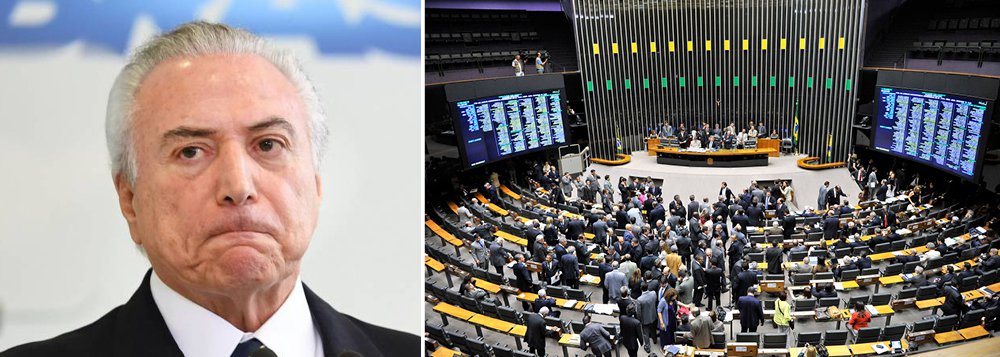 Recebimento da denúncia contra Michel Temer pelos crimes de organização criminosa e obstrução de Justiça e a conclusão dos debates da reforma política dominarão a pauta da Câmara dos Deputados nesta semana; até o momento, não há definição se a Câmara dividirá a denúncia e fará análises separadas; isso porque a acusação do Ministério Público Federal também envolve os ministros da Casa Civil, Eliseu Padilha e da Secretaria-Geral da Presidência, Moreira Franco; expectativa do presidente da Câmara, Rodrigo Maia (DEM-RJ) é de que a votação no plenário aconteça no início de outubro (Foto: Aquiles Lins) Recebimento da denúncia contra Michel Temer pelos crimes de organização criminosa e obstrução de Justiça e a conclusão dos debates da reforma política dominarão a pauta da Câmara dos Deputados nesta semana; até o momento, não há definição se a Câmara dividirá a denúncia e fará análises separadas; isso porque a acusação do Ministério Público Federal também envolve os ministros da Casa Civil, Eliseu Padilha e da Secretaria-Geral da Presidência, Moreira Franco; expectativa do presidente da Câmara, Rodrigo Maia (DEM-RJ) é de que a votação no plenário aconteça no início de outubro