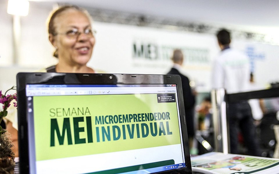 Os Microempreendedores Individuais (MEI) que possuem boletos mensais em aberto até maio de 2016 têm até o dia 2 de outubro para solicitarem o parcelamento especial de até 120 meses; o valor de mínimo de cada parcela deve ser de R$ 50; após esse prazo, o parcelamento só poderá ser feito em até 60 meses (Foto: Leonardo Lucena) Os Microempreendedores Individuais (MEI) que possuem boletos mensais em aberto até maio de 2016 têm até o dia 2 de outubro para solicitarem o parcelamento especial de até 120 meses; o valor de mínimo de cada parcela deve ser de R$ 50; após esse prazo, o parcelamento só poderá ser feito em até 60 meses