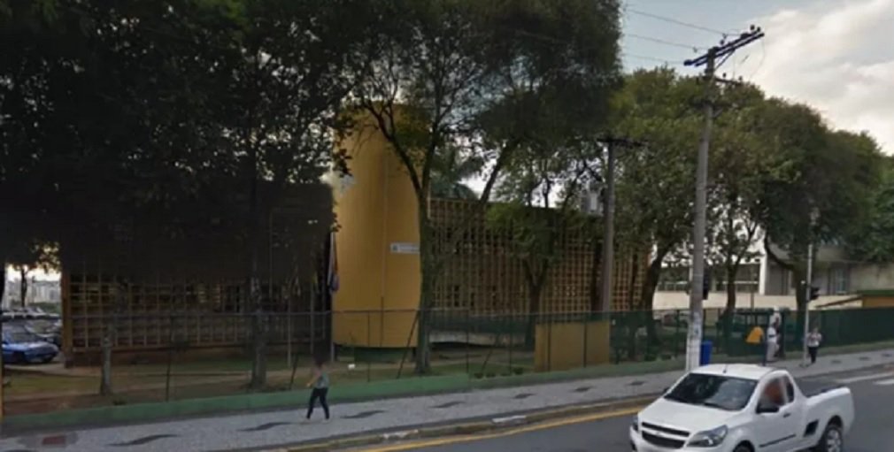 Um total de 391 armas de fogo foram roubadas do Fórum de Diadema, na região metropolitana de São Paulo, na noite de sábado (17), informou a Secretaria de Segurança Pública do estado (SSP); ninguém ficou ferido no roubo na ação que teve início por volta das 19h, quando criminosos armados renderam três vigilantes que faziam a segurança do local; além das armas, os assaltantes levaram dois cadeados, três radiocomunicadores e dois coletes balísticos que estavam sendo usados pelas vítimas (Foto: José Barbacena) Um total de 391 armas de fogo foram roubadas do Fórum de Diadema, na região metropolitana de São Paulo, na noite de sábado (17), informou a Secretaria de Segurança Pública do estado (SSP); ninguém ficou ferido no roubo na ação que teve início por volta das 19h, quando criminosos armados renderam três vigilantes que faziam a segurança do local; além das armas, os assaltantes levaram dois cadeados, três radiocomunicadores e dois coletes balísticos que estavam sendo usados pelas vítimas