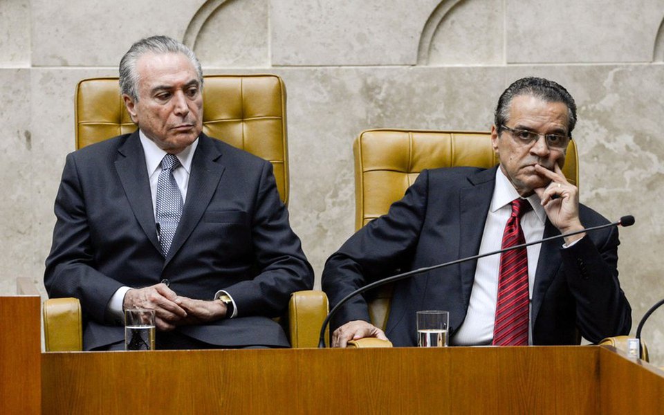 "Henrique tinha livre acesso ao presidente Temer sem constar audiência em agenda. Entrava e saia quando queria. Tinha grande prestígio nos corredores do poder em Brasília, mesmo sem mandato", informa o blogueiro potiguar Robson Pires (Foto: Leonardo Attuch) "Henrique tinha livre acesso ao presidente Temer sem constar audiência em agenda. Entrava e saia quando queria. Tinha grande prestígio nos corredores do poder em Brasília, mesmo sem mandato", informa o blogueiro potiguar Robson Pires