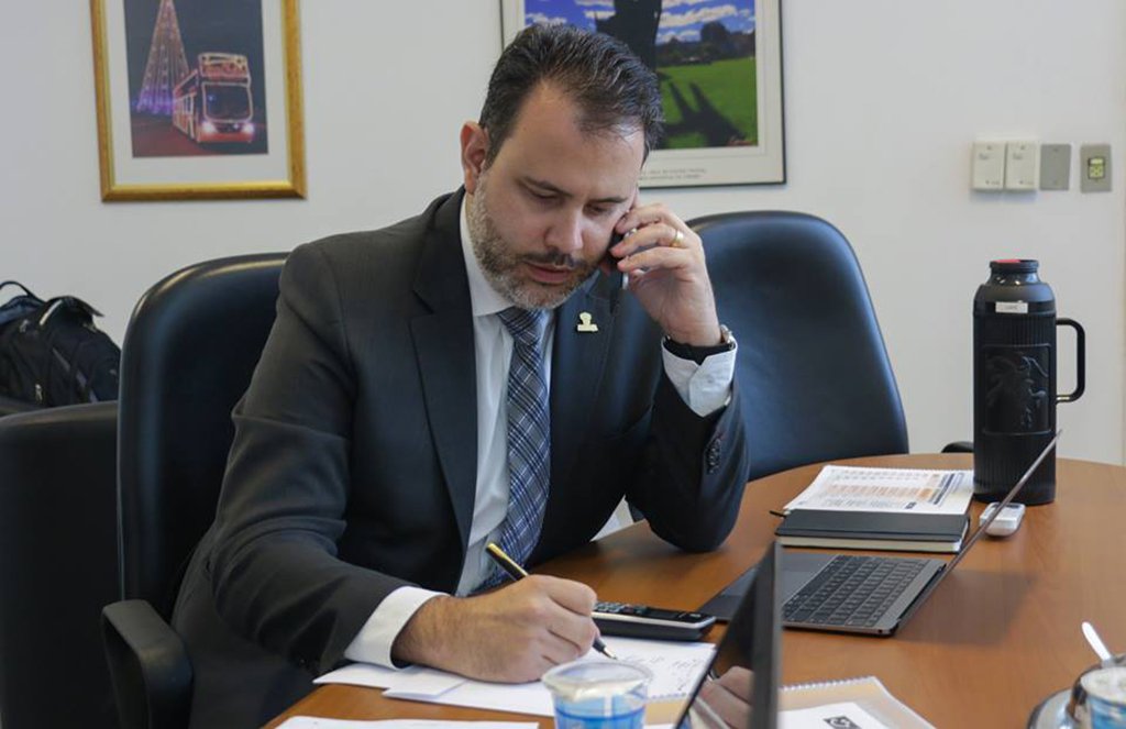 O secretário de Desenvolvimento Econômico, Ricardo Gomes (PP), vai deixar o cargo nos próximos dias porque não concorda com a proposta do prefeito Nelson Marchezan Jr (PSDB) de alterar o cálculo de cobrança do IPTU na Capital; a informação foi confirmada pela Prefeitura, mas a data de saída do secretário não foi informada; Ricardo Gomes foi eleito vereador e convidado por Marchezan, no início do governo, para comandar a nova Secretaria de Desenvolvimento Econômico (Foto: Leonardo Lucena) O secretário de Desenvolvimento Econômico, Ricardo Gomes (PP), vai deixar o cargo nos próximos dias porque não concorda com a proposta do prefeito Nelson Marchezan Jr (PSDB) de alterar o cálculo de cobrança do IPTU na Capital; a informação foi confirmada pela Prefeitura, mas a data de saída do secretário não foi informada; Ricardo Gomes foi eleito vereador e convidado por Marchezan, no início do governo, para comandar a nova Secretaria de Desenvolvimento Econômico
