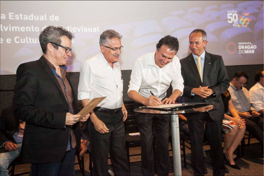 O programa Ceará Filmes, lançado na noite de ontem pelo governador Camilo Santana (PT), tem como objetivo ampliar a política para o audiovisual e a cultura digital cearense. O investimento de R$ 59,5 milhões será dividido em sete eixos: Produção, Distribuição, Exibição, Preservação, Formação, Rede Institucional e Legislação (Foto: Rodrigo Rocha) O programa Ceará Filmes, lançado na noite de ontem pelo governador Camilo Santana (PT), tem como objetivo ampliar a política para o audiovisual e a cultura digital cearense. O investimento de R$ 59,5 milhões será dividido em sete eixos: Produção, Distribuição, Exibição, Preservação, Formação, Rede Institucional e Legislação