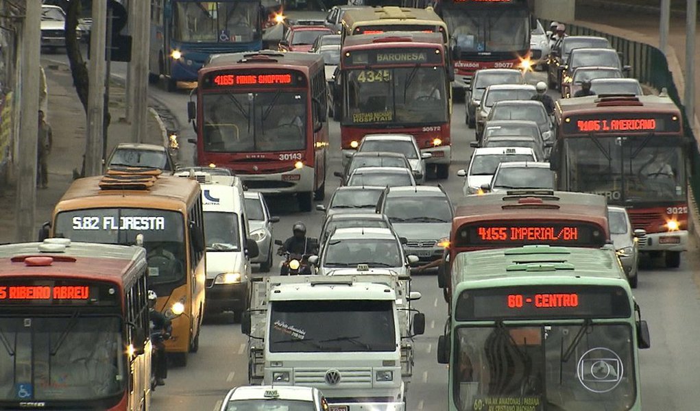 A Empresa de Transportes e Trânsito de Belo Horizonte (BHTrans) informou que abriu consulta pública para a elaboração do edital de licitação que vai contratar uma empresa com o objetivo de analisar as contas das concessionárias do transporte coletivo na capital; trata-se de uma das propostas do prefeito Alexandre Kalil (PHS) (Foto: Leonardo Lucena) A Empresa de Transportes e Trânsito de Belo Horizonte (BHTrans) informou que abriu consulta pública para a elaboração do edital de licitação que vai contratar uma empresa com o objetivo de analisar as contas das concessionárias do transporte coletivo na capital; trata-se de uma das propostas do prefeito Alexandre Kalil (PHS)