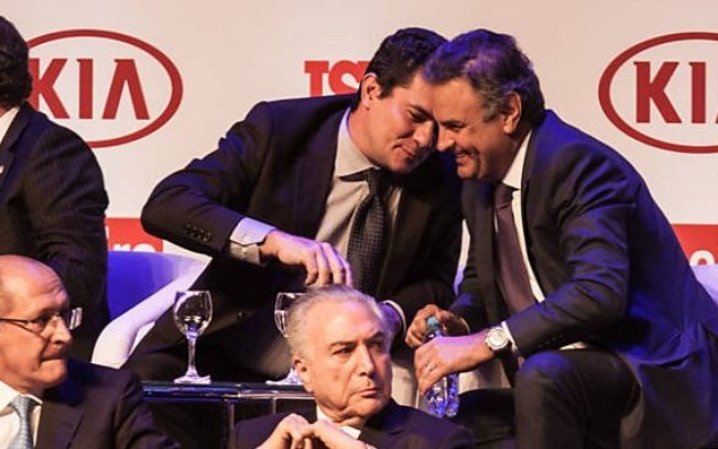 Ninguém por lá se preocupou com o desemprego? Com a queda no PIB? Com a devastação da indústria brasileira? A única preocupação de Aécio e colegas é salvar a própria pele? (Foto: Miguel do Rosário) Ninguém por lá se preocupou com o desemprego? Com a queda no PIB? Com a devastação da indústria brasileira? A única preocupação de Aécio e colegas é salvar a própria pele?