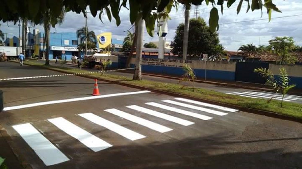 Governo de Goiás, por meio do programa Goiás Sinalizado do Detran-GO, concluirá os trabalhos de sinalização horizontal e vertical em mais seis municípios na segunda quinzena de março; Itapirapuã, Luziânia, Ipameri, Mossâmedes, Santa Rita do Araguaia e Santa Helena serão atendidos com a implantação de 600 placas de regulamentação e de advertência; Os trabalhos do programa são realizados durante todo o ano e priorizam municípios que ainda não integram o sistema nacional de trânsito (Foto: José Barbacena) Governo de Goiás, por meio do programa Goiás Sinalizado do Detran-GO, concluirá os trabalhos de sinalização horizontal e vertical em mais seis municípios na segunda quinzena de março; Itapirapuã, Luziânia, Ipameri, Mossâmedes, Santa Rita do Araguaia e Santa Helena serão atendidos com a implantação de 600 placas de regulamentação e de advertência; Os trabalhos do programa são realizados durante todo o ano e priorizam municípios que ainda não integram o sistema nacional de trânsito