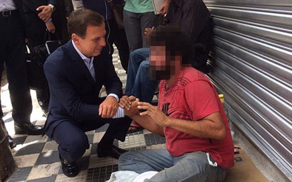 Lançado com alarde por João Doria, o programa "Trabalho Novo", que tem o objetivo de empregar sem-teto da cidade de São Paulo, fracassou; o programa enfrenta agora um gargalo de contratações pelo setor privado, o que fez criar uma fila de sem-teto já treinados mas ainda sem uma vaga de emprego; atualmente, há 1.704 deles nessa situação (Foto: Giuliana Miranda) Lançado com alarde por João Doria, o programa "Trabalho Novo", que tem o objetivo de empregar sem-teto da cidade de São Paulo, fracassou; o programa enfrenta agora um gargalo de contratações pelo setor privado, o que fez criar uma fila de sem-teto já treinados mas ainda sem uma vaga de emprego; atualmente, há 1.704 deles nessa situação