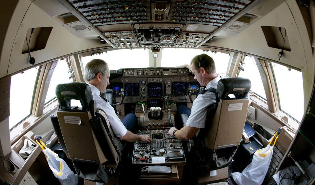 Sindicato Nacional dos Aeronautas (SNA), entidade que reúne pilotos, co-pilotos e comissários de voo da aviação comercial, afirma que a reforma da Previdência do governo Temer, além de inviabilizar o acesso da categoria à aposentadoria, pode desorganizar o setor e colocar a segurança dos passageiros em risco (Foto: Aquiles Lins) Sindicato Nacional dos Aeronautas (SNA), entidade que reúne pilotos, co-pilotos e comissários de voo da aviação comercial, afirma que a reforma da Previdência do governo Temer, além de inviabilizar o acesso da categoria à aposentadoria, pode desorganizar o setor e colocar a segurança dos passageiros em risco