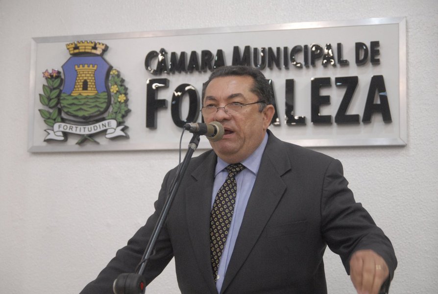 Liderada pelo deputado federal José Airton Cirilo, a corrente Movimento PT lançou o nome do ex-vereador Dr. Vicente para concorrer à presidência do partido na Capital, em eleição marcada para o início de abril. “O Dr. Vicente é um quadro histórico do partido e ao mesmo tempo representa o movimento que defende mais autonomia e independência para o PT”, avaliou José Airton (Foto: Rodrigo Rocha) Liderada pelo deputado federal José Airton Cirilo, a corrente Movimento PT lançou o nome do ex-vereador Dr. Vicente para concorrer à presidência do partido na Capital, em eleição marcada para o início de abril. “O Dr. Vicente é um quadro histórico do partido e ao mesmo tempo representa o movimento que defende mais autonomia e independência para o PT”, avaliou José Airton