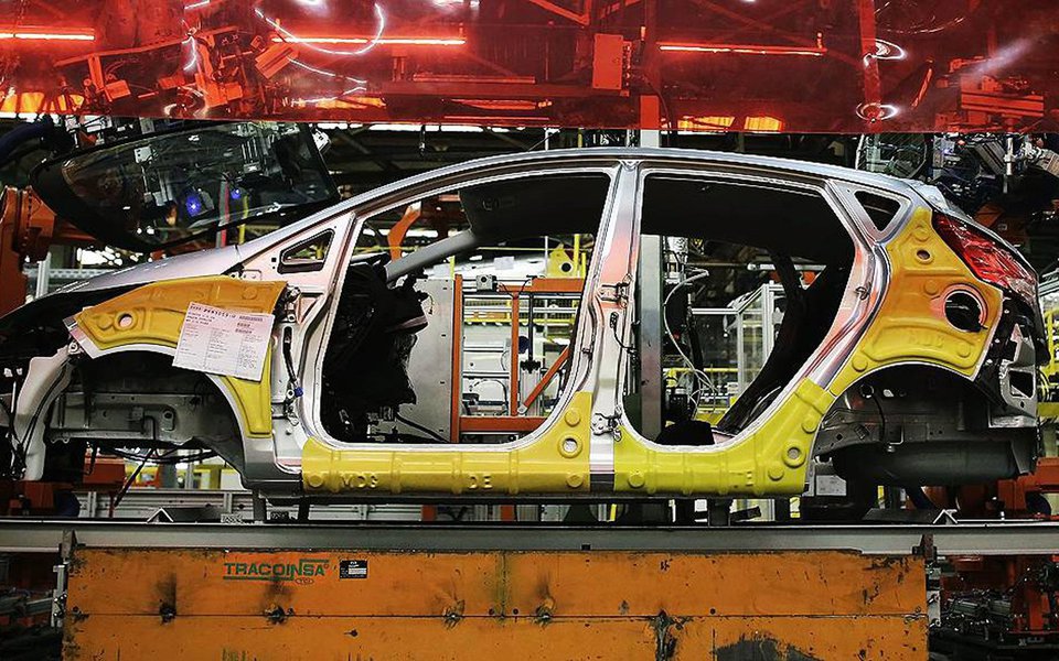 Unidade de Ford de São Bernardo do Campo demitiu 364 trabalhadores nesta sexta-feira, 11; grupo estava com contratos suspensos há pelo menos cinco meses, o chamado lay-off, e começou a receber ontem os telegramas de dispensa; a unidade produz o modelo Fiesta e caminhões e emprega, ao todo, cerca de 3,4 mil funcionários (Foto: Aquiles Lins) Unidade de Ford de São Bernardo do Campo demitiu 364 trabalhadores nesta sexta-feira, 11; grupo estava com contratos suspensos há pelo menos cinco meses, o chamado lay-off, e começou a receber ontem os telegramas de dispensa; a unidade produz o modelo Fiesta e caminhões e emprega, ao todo, cerca de 3,4 mil funcionários
